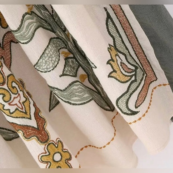 Sweet Clarise Embroidered Loose Fit Floral Mini Dress - Picture 13 of 14